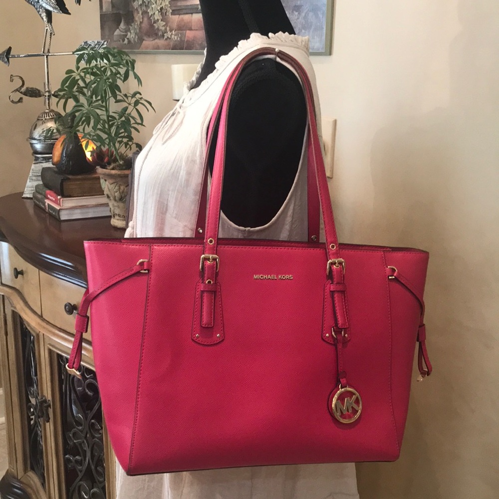 Michael Kors Voyager Medium Shopping Bag